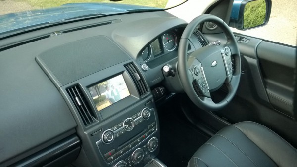 The Freelander SE is well appointed inside. Front seats are electrically adjustable and super snug. Steering wheel rim is a little on the thin side but generally, the quality is very good and that analogue clock (as fitted in the current Discovery) looks great - excellent heating and air con system too.