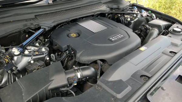 The 3.0 SDV6 kicks out 275Ps and is mated to a ZF 8 speed auto box. Its very refined and sounds sublime too. A light right foot rewards you with surprisingly good fuel returns. Press on hard and it rewards you with more than ample performance.