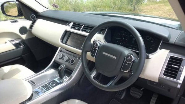 Once aboard, the Sport is a world of traditional meeting tomorrow. Good ergonomics and driving position. The 8 speed autobox features tiptronic and paddle shift functions. The polished alloy trim around the centre console reflects direct sunshine but looks very smart.