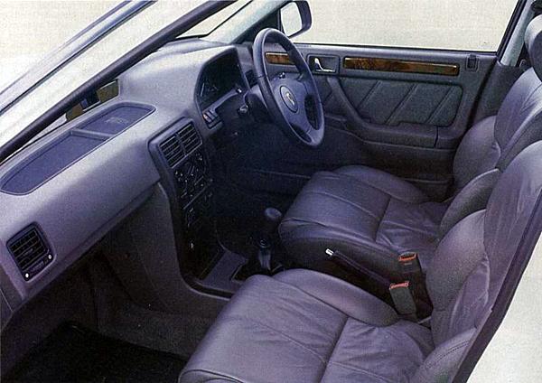 The 200 GSi with optional luxury pack - No other rival offered the blend of quality and style back in 1989. Rover's sales and marketing folk had an instant smash hit on their hands right from launch!