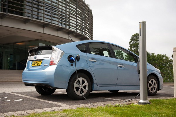 A car I wanted to loathe but after a week was very sad to see it go. Such a smooth operator on the motorway and good around town. Its plain to see why its been such a sales success.