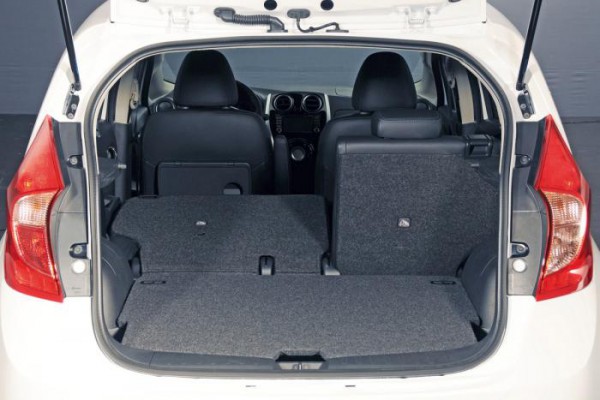 Huge boot that can be extended by the 60/40 split or by sliding the whole bench forward - very clever!