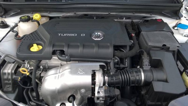 The UK designed and Chinese built 1.9 diesel is a fairly good unit. There's a fair bit of vibration and noise getting into the cabin but its strong, gutsy and goes like hell when floored. Six speed manual box has a nice defined quality in its gearchange.