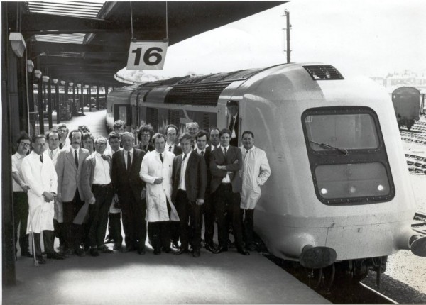 The Derby boffins pose here at York in 1973 to commemorate to completion of high speed endurance testing on the East Coast Mainline. During these trails the world speed diesel traction speed record was broken at over 143mph