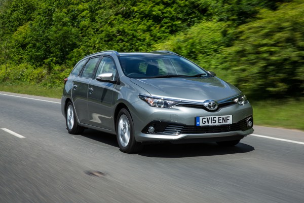 2015-Auris-Touring-Sports-exterior-dynamic-4