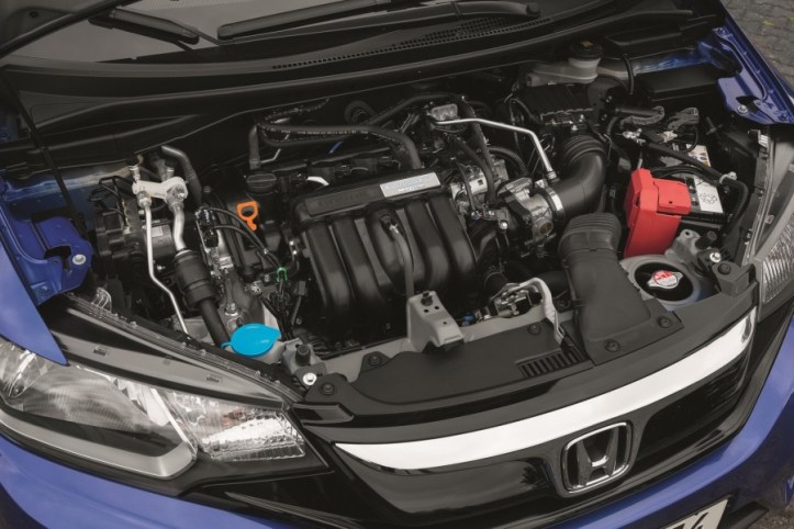 2015-honda-jazz-engine-for-europe-900x600