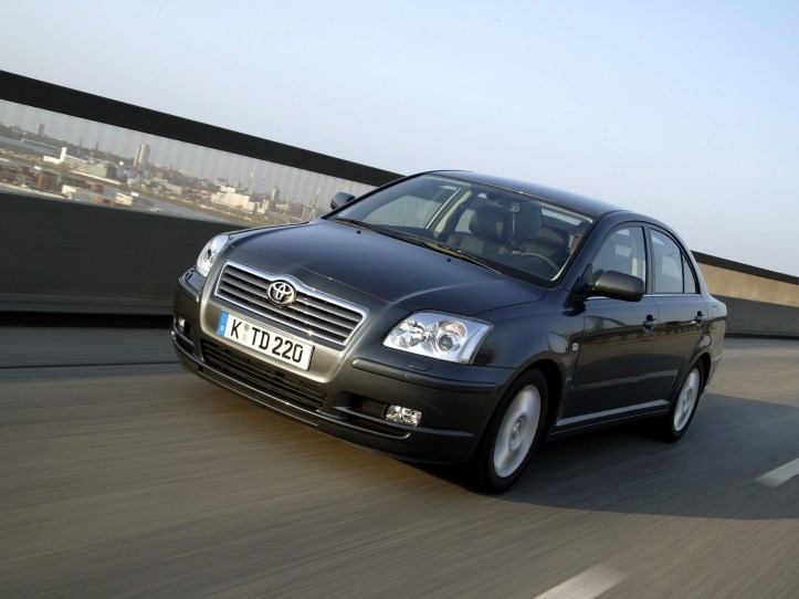 2003-avensis